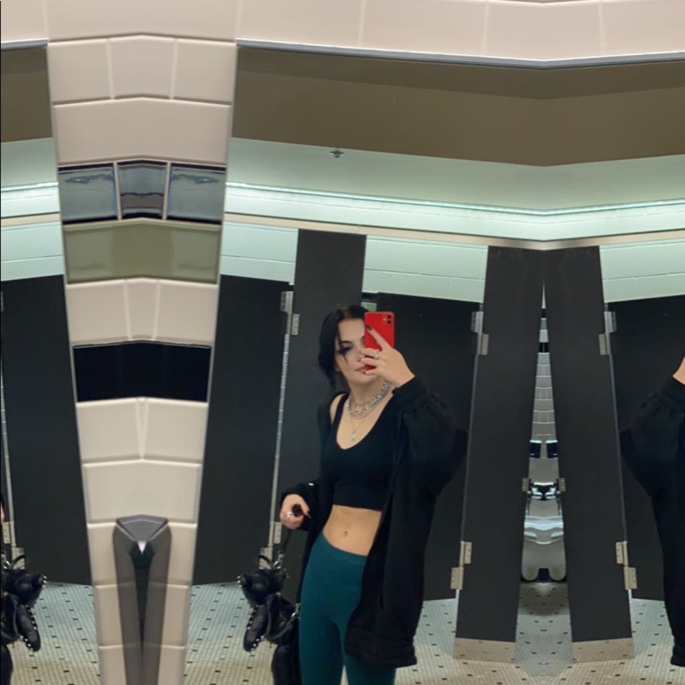 Meet your Posher, Elizabeth